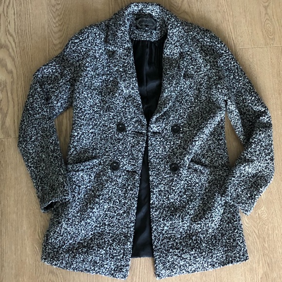 Button-up textured coat with pockets - Picture 3 of 7